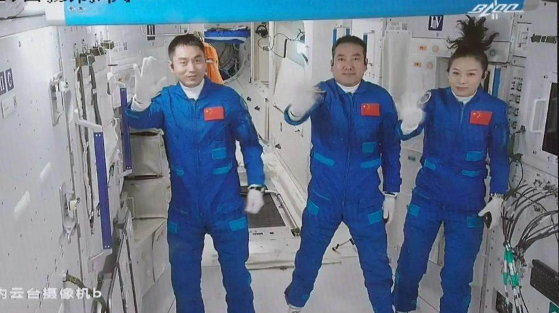 Tres astronautas